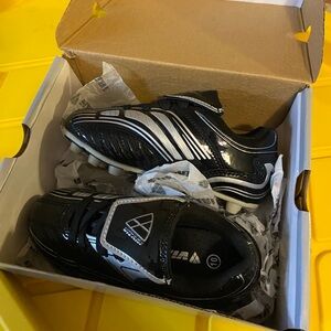 Kid’s Striker T-ball/soccer cleats. Size 10Toddler. New In Box